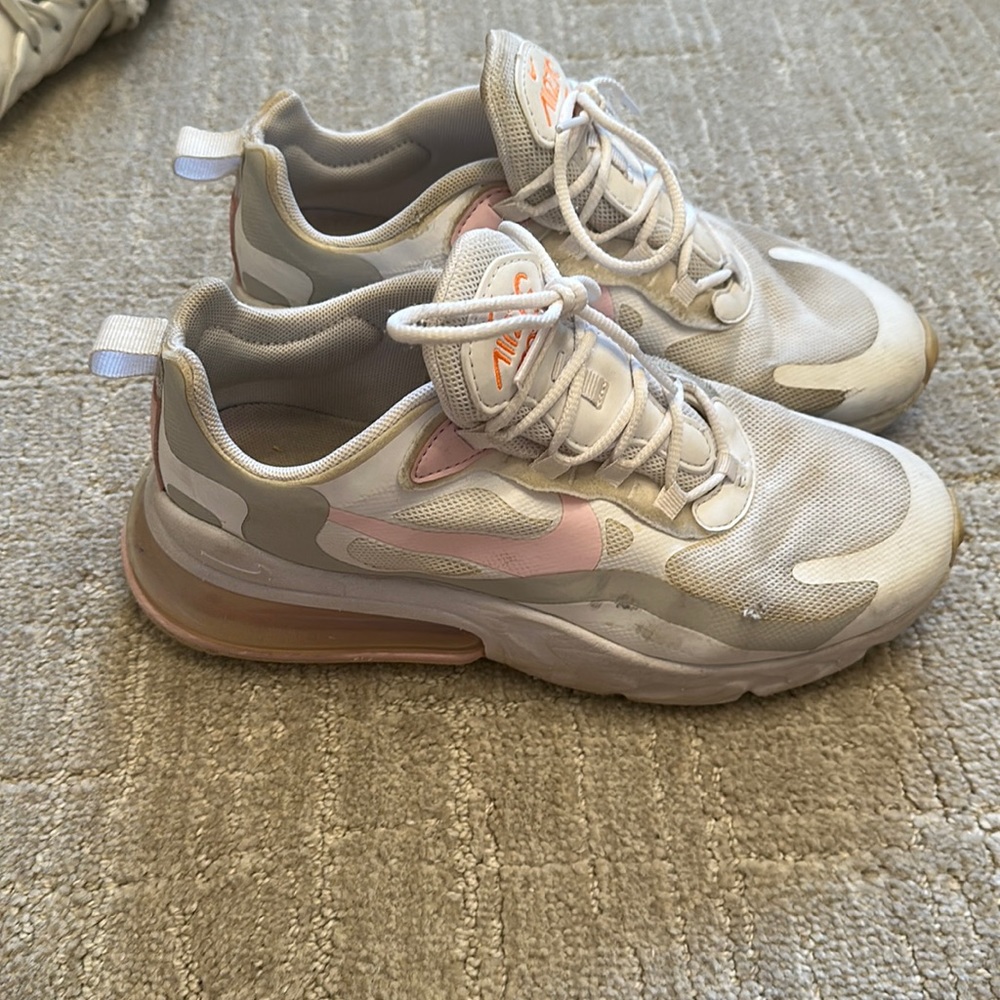 pink women’s niki air max tennis shoes